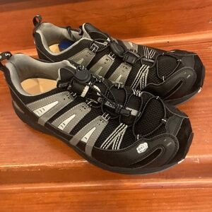 Dr Comfort athletic shoe with  Rugged Sole 12XW